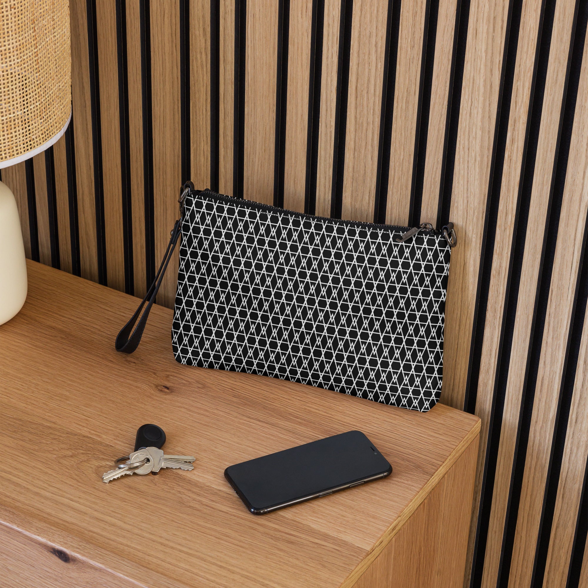 DIAMOND WEAVE™ NOIR CROSSBODY BAG